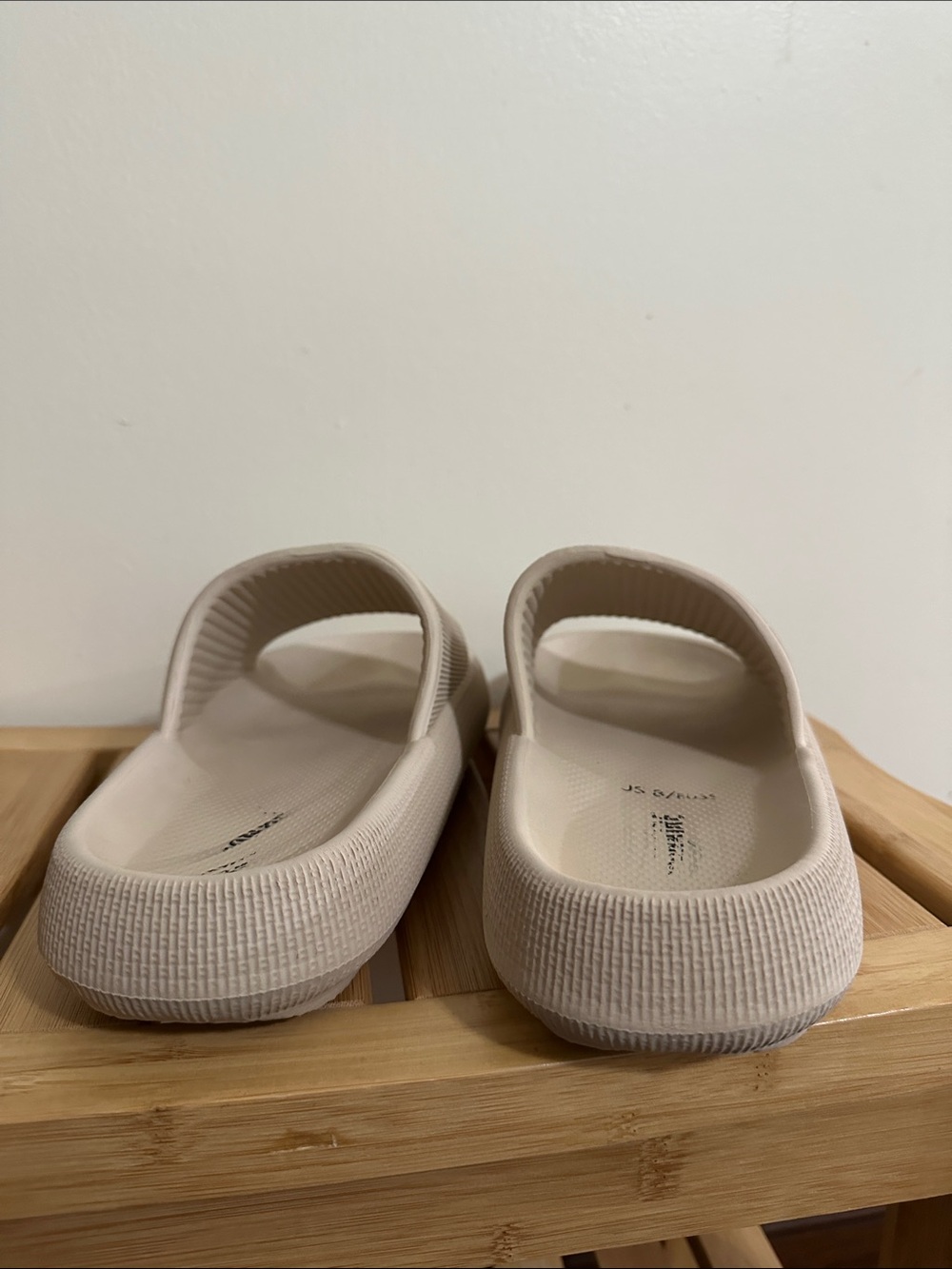 Cushionaire Feather Cloud Neutral Beige Slides - Picture 6 of 6